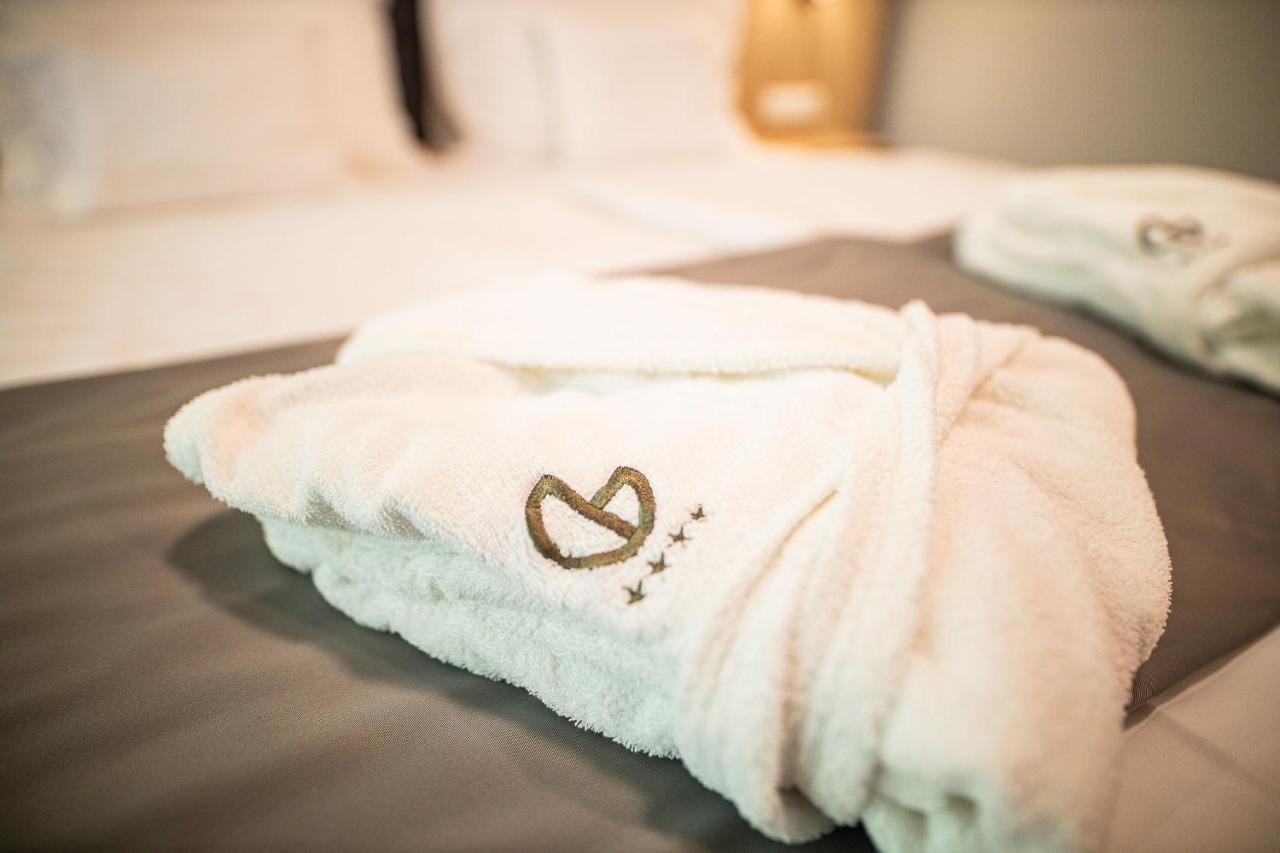 Garden Hotel Wellness Es Konferencia Сольнок Экстерьер фото