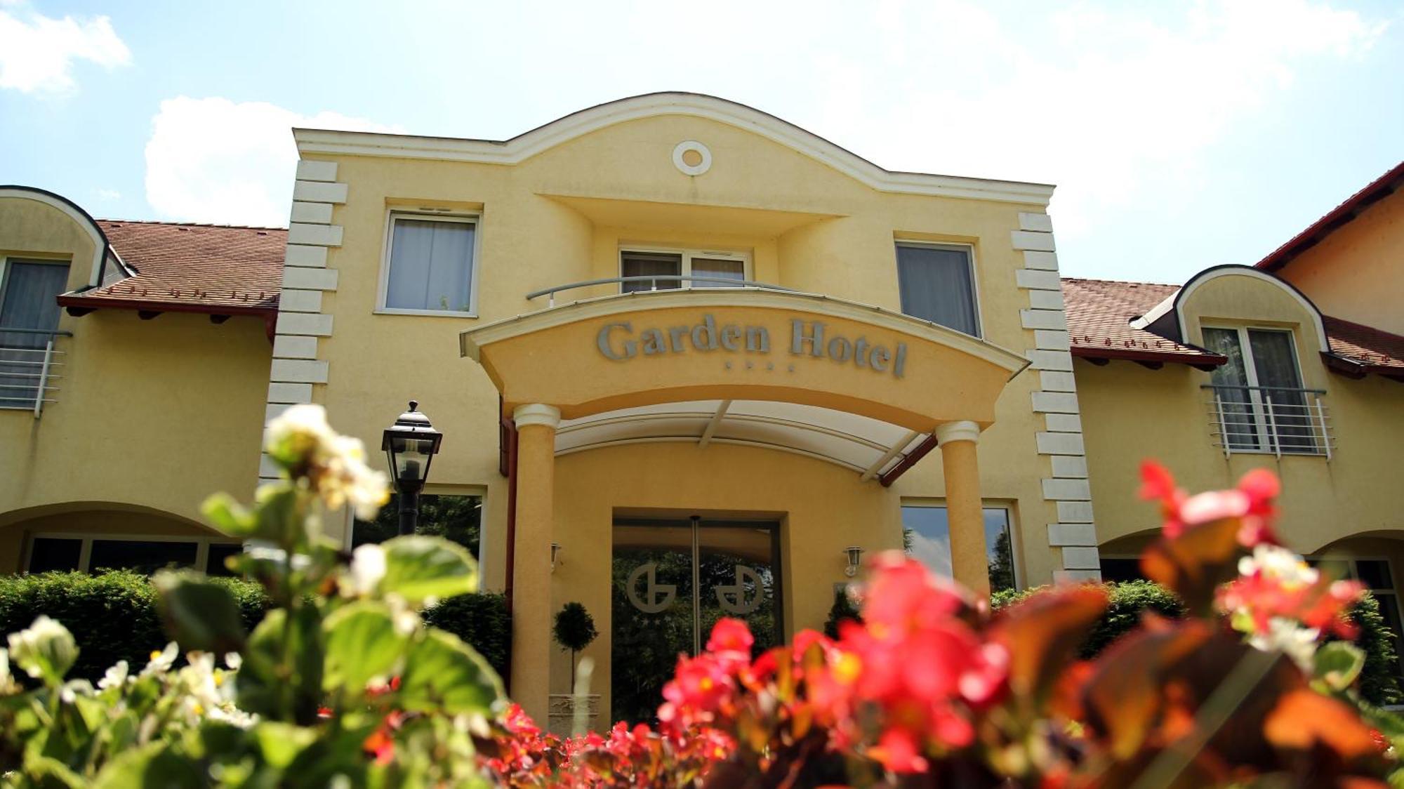 Garden Hotel Wellness Es Konferencia Сольнок Экстерьер фото