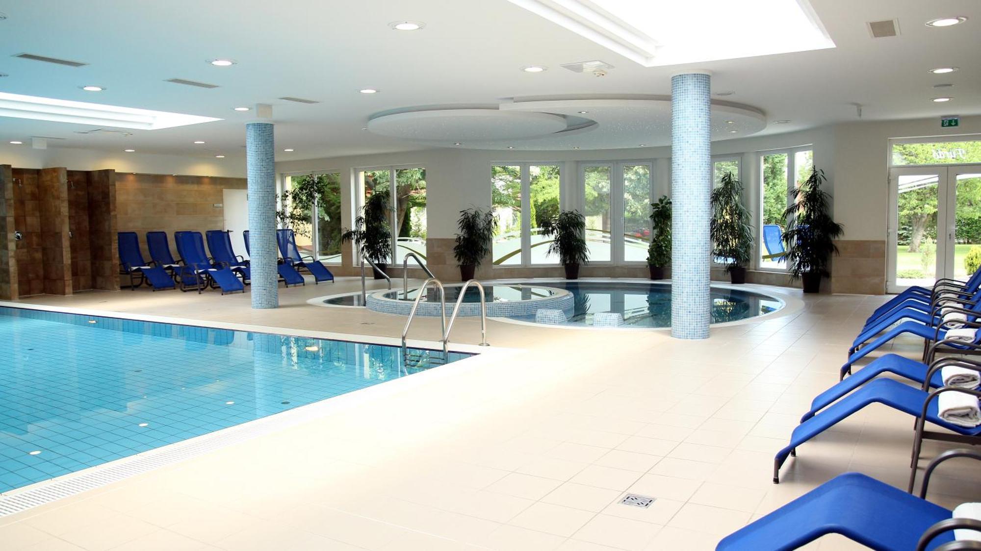 Garden Hotel Wellness Es Konferencia Сольнок Удобства фото