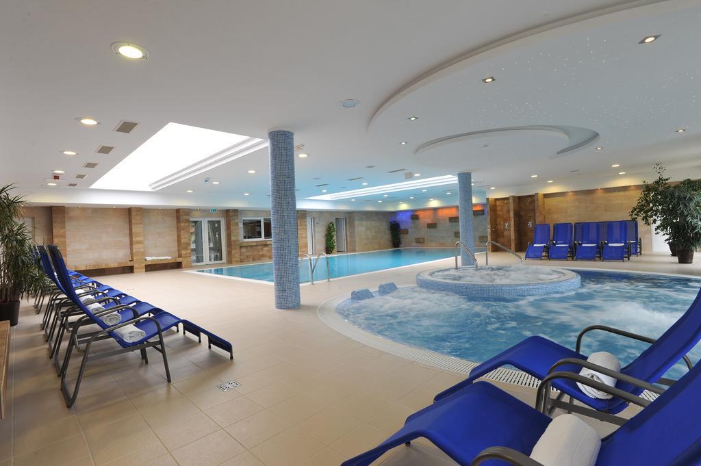 Garden Hotel Wellness Es Konferencia Сольнок Экстерьер фото
