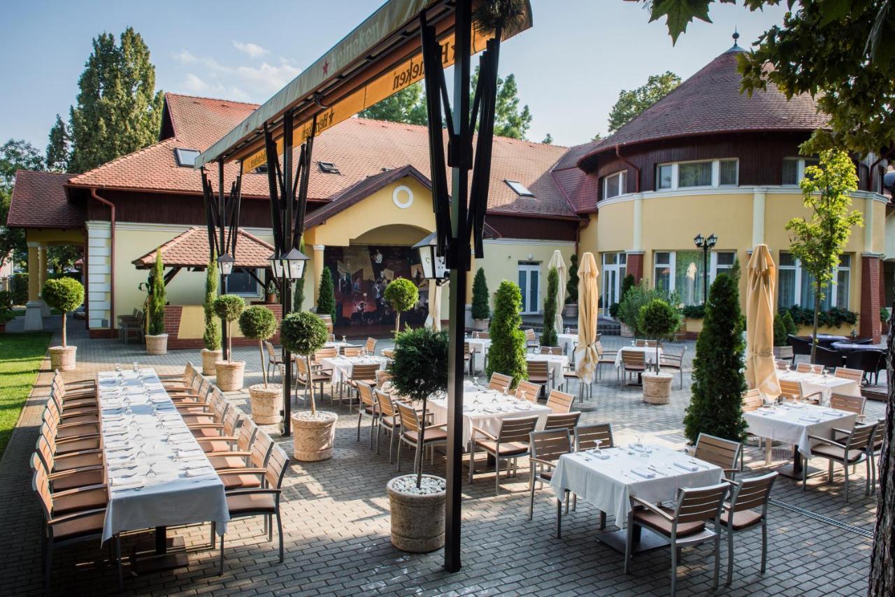 Garden Hotel Wellness Es Konferencia Сольнок Экстерьер фото